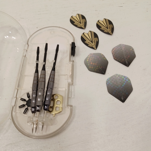 Halex steel tip dart set. - Picture 2 of 3